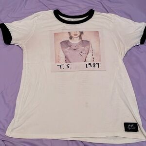 Taylor Swift 1989 World Tour Shirt size large
